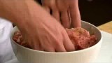 Rezept kochen: Frikadellen vorbereiten und braten